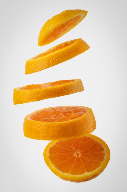 Tranches flottantes orange avec fond clair