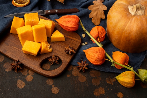 Tranches de nourriture d'automne de citrouille vue haute