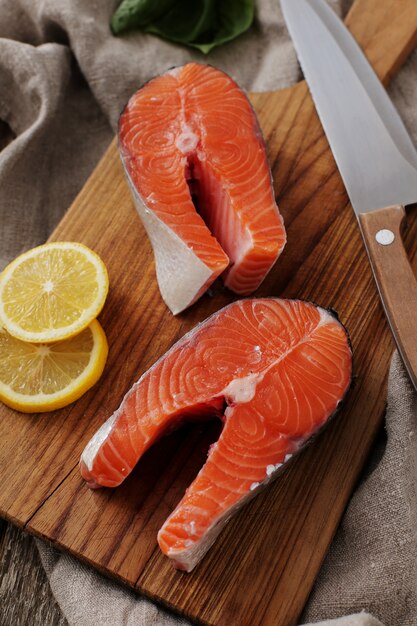 Tranches de saumon, aliments sains