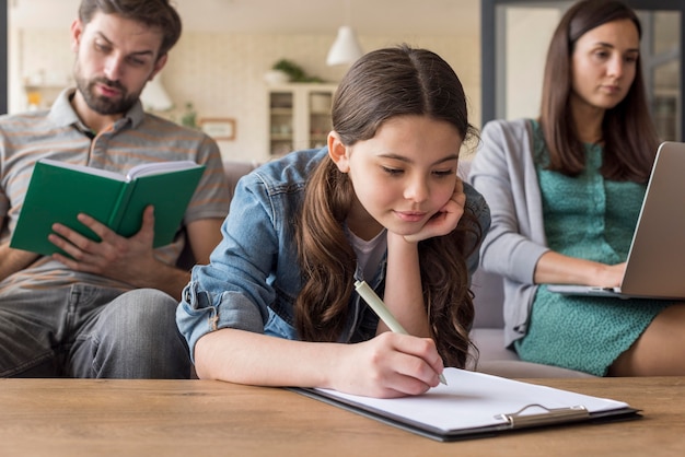 Travail à Domicile En Famille