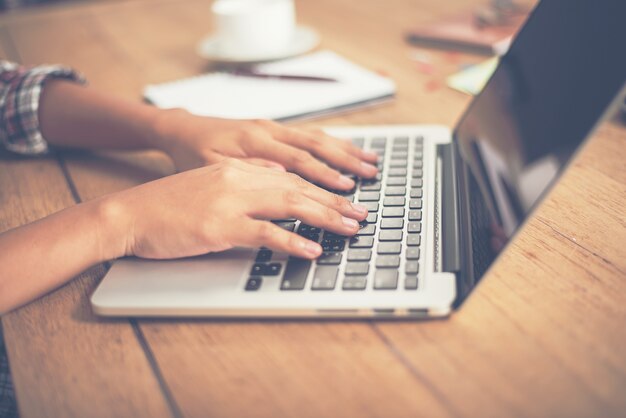 Travailler au bureau