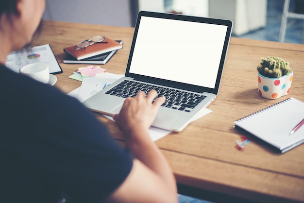 Travailler au bureau