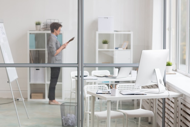 Travailler Derrière Le Mur