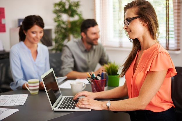 Travailler dur dans une grande entreprise