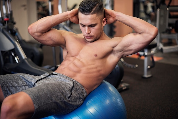 Travailler les muscles de l'abdomen n'est pas facile