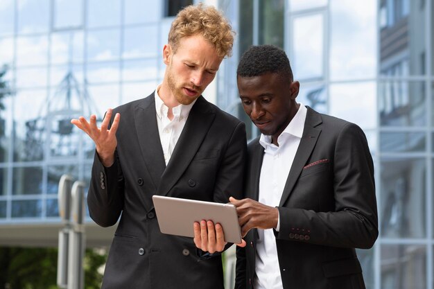 Travailler pendant covid au concept de bureau