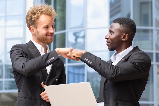 Travailler pendant covid au concept de bureau