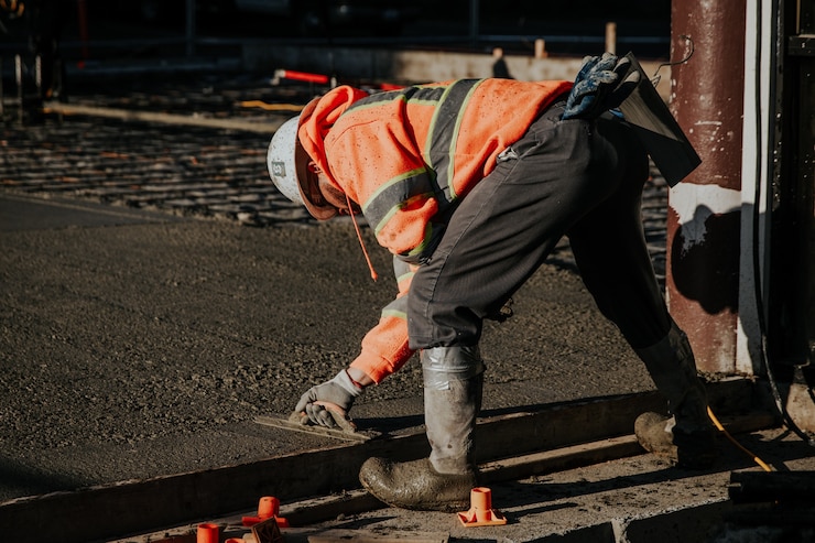 Photo gratuit travailleurs sur le chantier