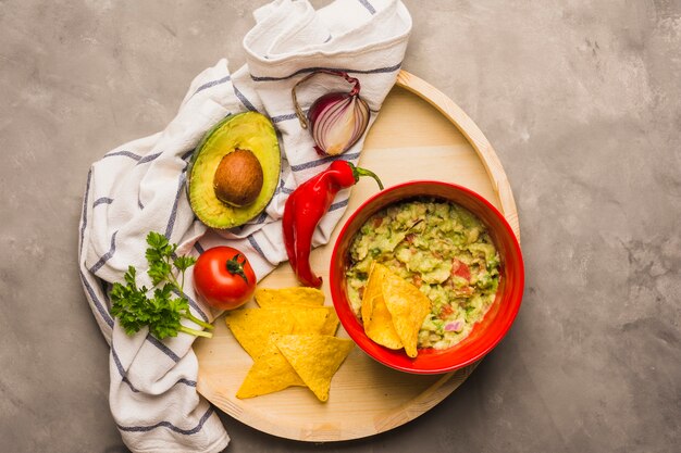 Tremper des chips de nacho