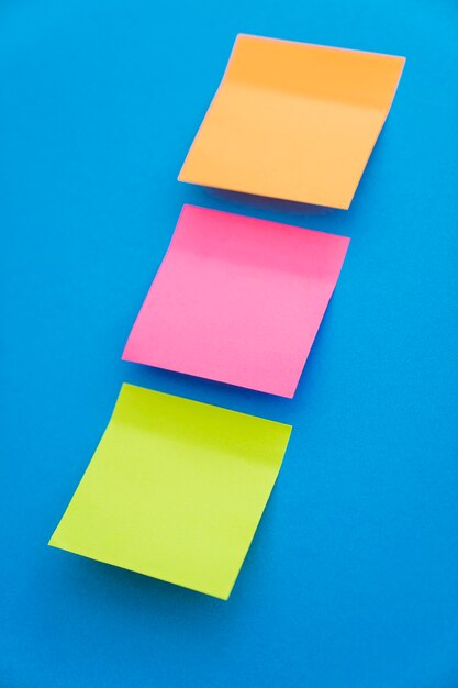 Trois notes papier