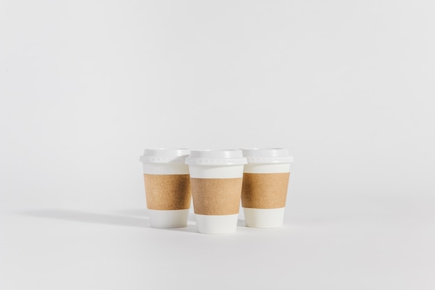 Photo gratuite trois tasses à café