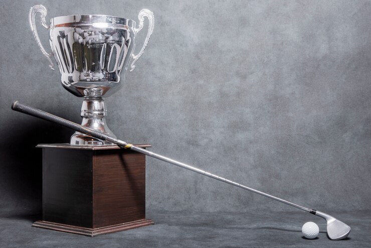 Photo gratuit trophée de golf avec copie-espace