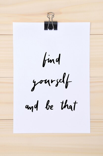 Inscription Au Neon De Citation De Motivation Sage Positive Contre Le Mur De Briques Photo Premium