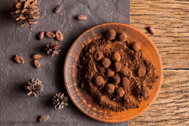 Truffes au chocolat à plat en poudre de cacao