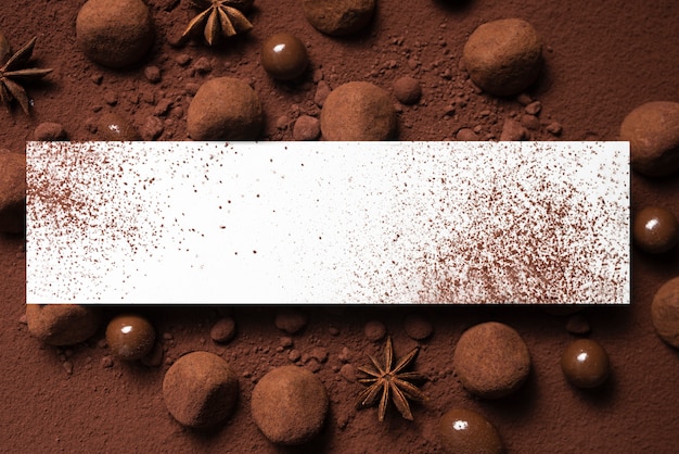 Photo gratuite truffes et cacao en poudre avec maquette rectangle