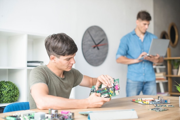 Étudiant en technologie de traitement informatique