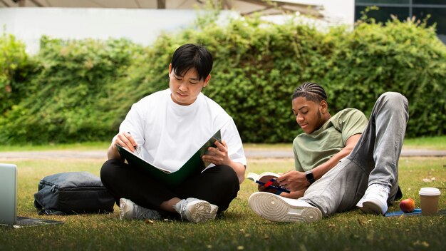 Étudiants en plein air