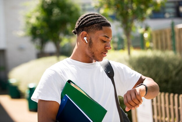 Étudiants en plein air