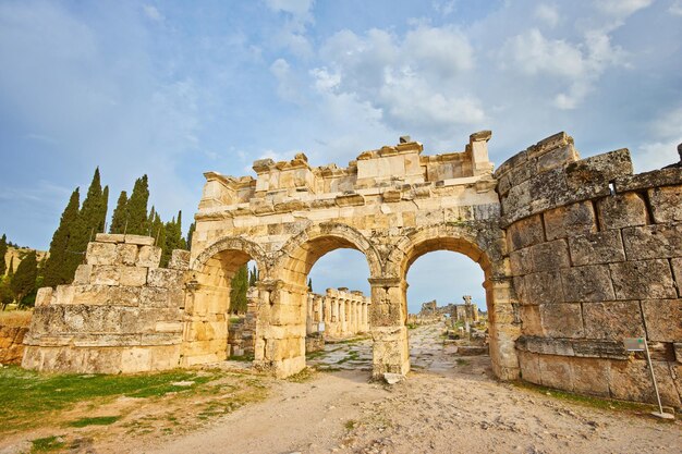 La Turquie une ville passerelle dans l'ancienne ville de Hiérapolis