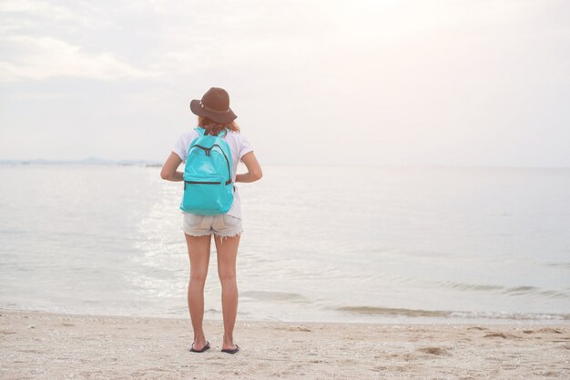 Vacances en nature femme plage