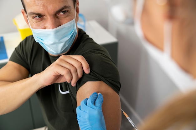 Photo gratuite vaccin contre le covid pour lutter contre la maladie