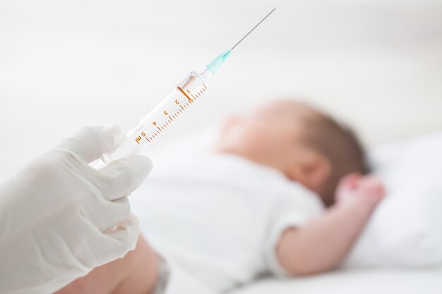 Petit Bebe Etant A La Clinique De Sante Pour La Vaccination Photo Gratuite Petit Bebe Etant A La Clinique De Sante Pour La Vaccination Photo Gratuite