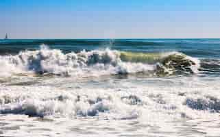 Photo gratuite vague de la mer en méditerranée