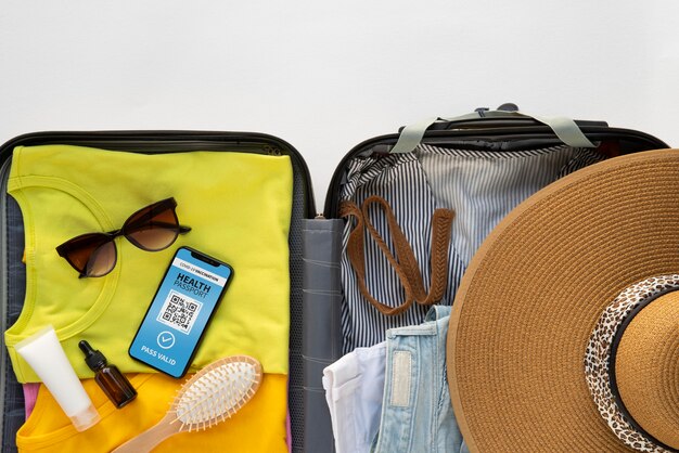 Valise de voyage et emballage des préparatifs