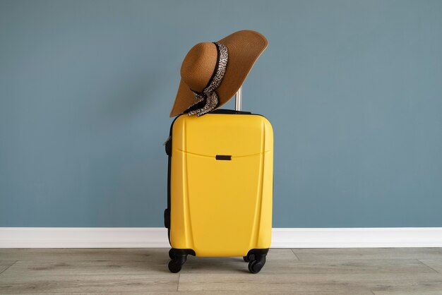 Valise de voyage et emballage des préparatifs