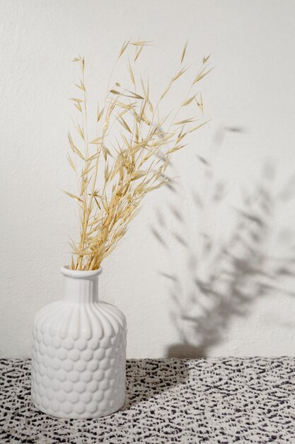 Vase avec du blé sec