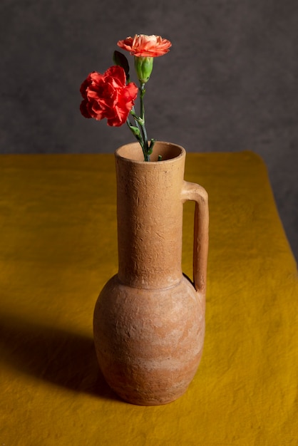 Vase à fleurs toujours comme dans le style baroque