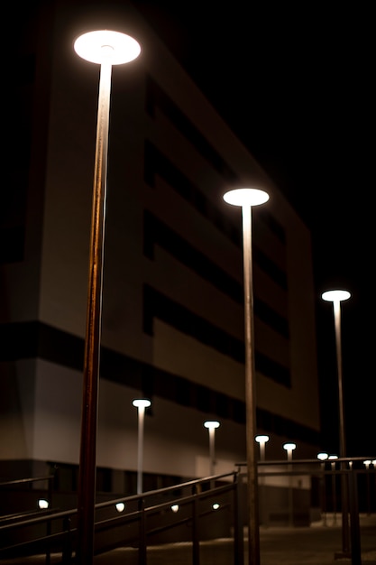 Veilleuses floues dans la ville