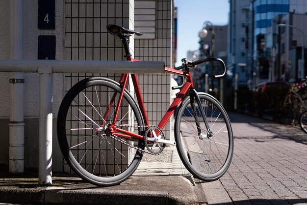 Vélo à l'extérieur dans la rue