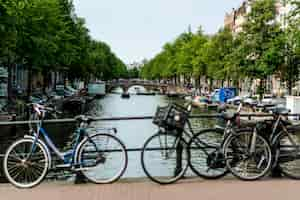 Photo gratuite vélos dans la rue. amsterdam.