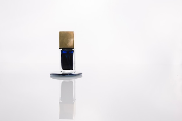 Vernis à ongles bleu