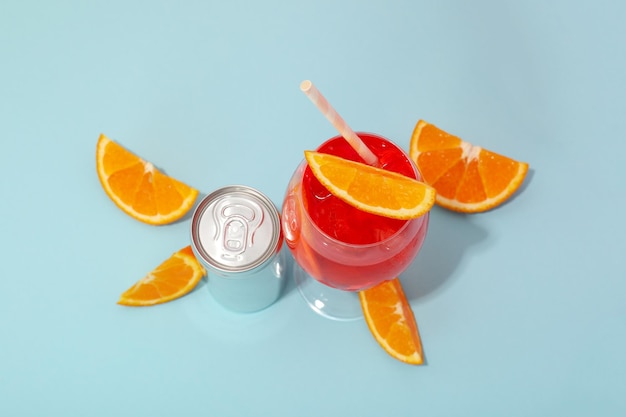 Photo gratuite verre d'aperol spritz délicieux cocktail d'été