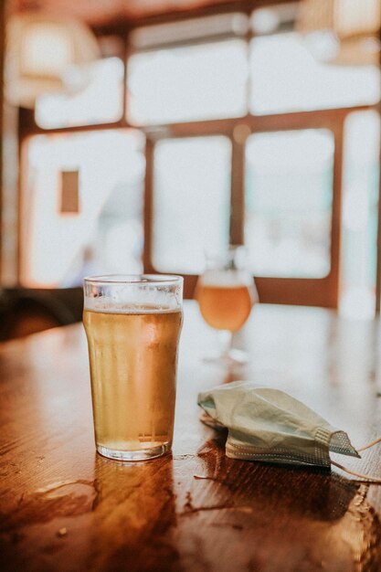 Verre à bière britannique, esthétique de pub image stock