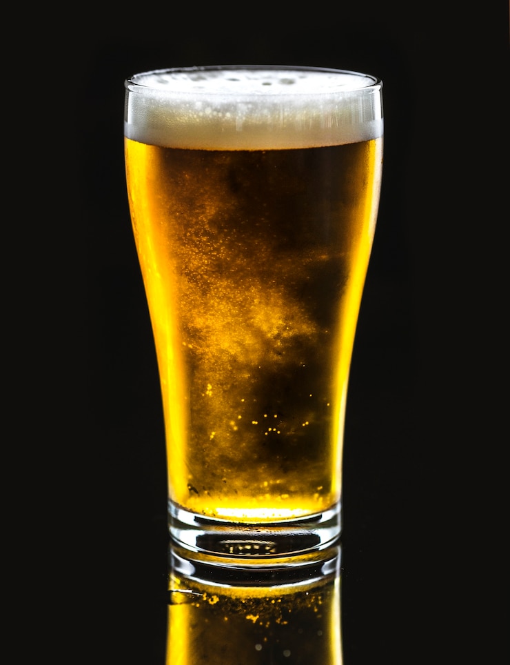 Photo gratuit un verre de bière froide