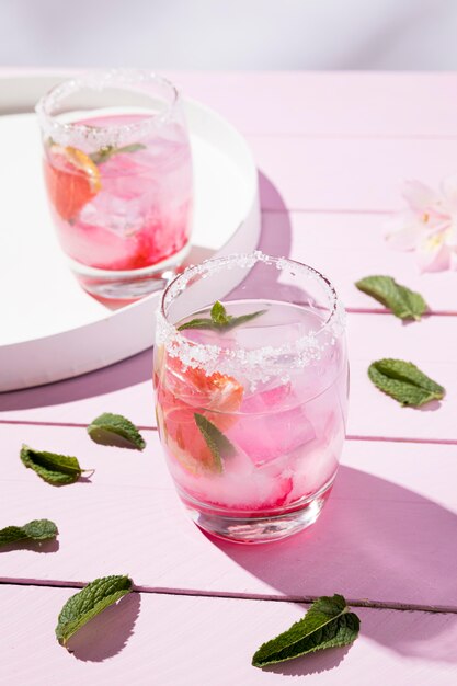 Verre avec boisson fraise froide