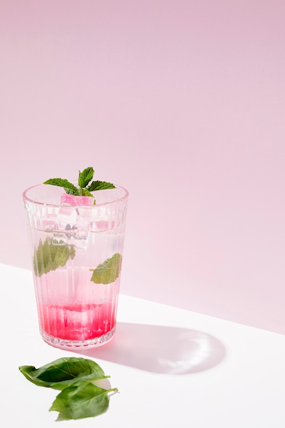 Verre de boisson glacée aux fruits glacés