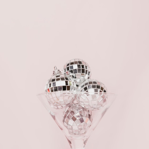 Verre à champagne transparent avec boules disco