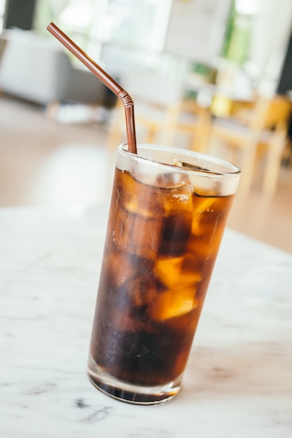 Verre de cola glacé