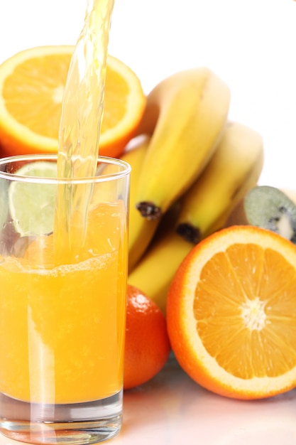 Photo gratuite verre de jus de fruits frais