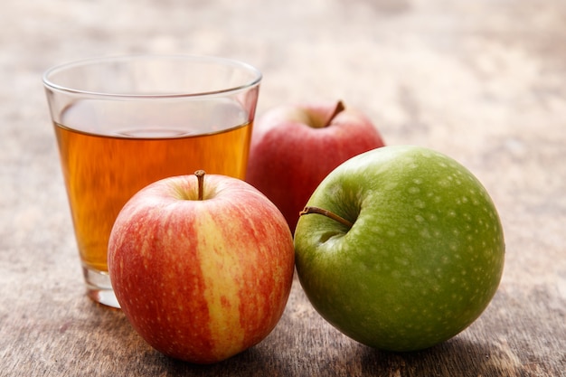 Photo gratuite verre de jus de pomme