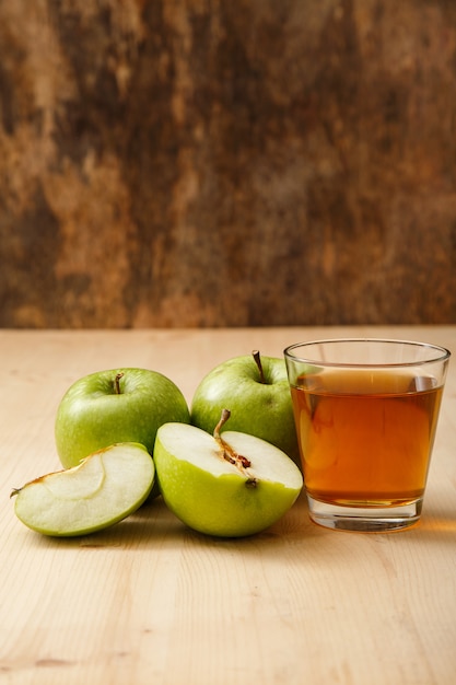 Photo gratuite verre de jus de pomme