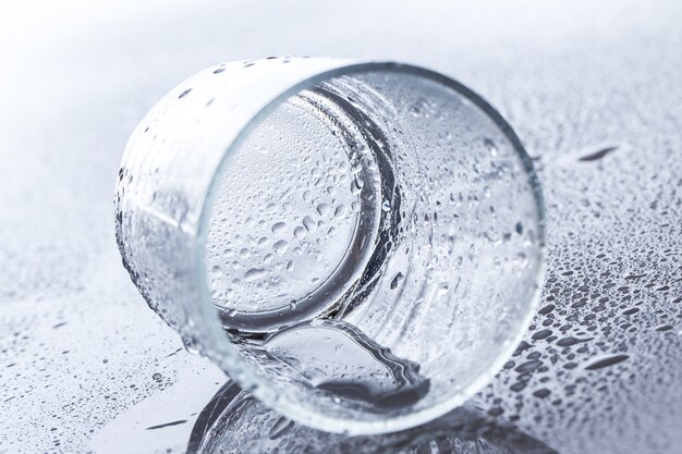 Verre sur la table