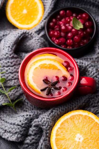 Verre de vue de dessus avec thé au goût fruité