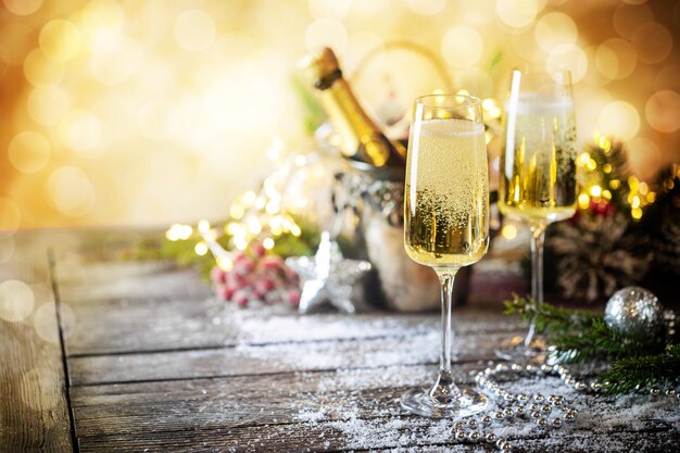 Verres de champagne de Noël