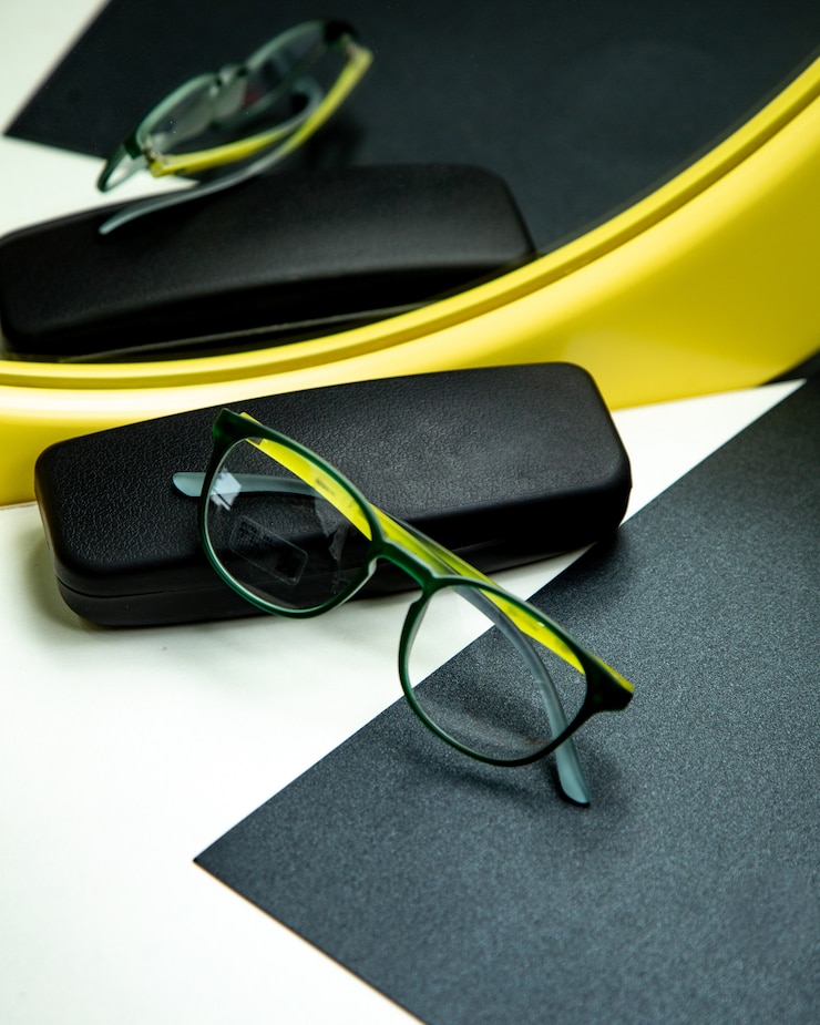 Photo gratuit verres optiques sur la table