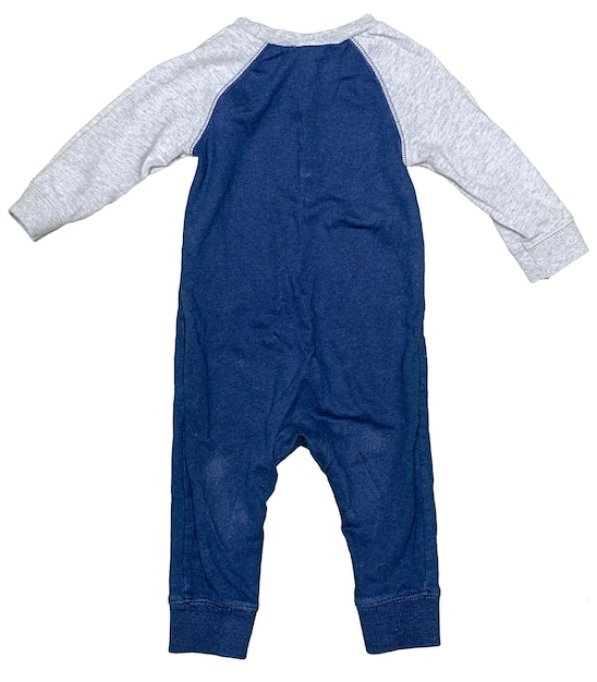 Vêtements de bébé isolé sur fond blanc